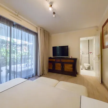 Appartament-villa 5 Pieces Au Borde De La فينوف لوبيه